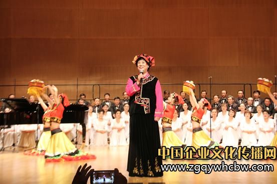 鄧玉華演繹《情深意長(zhǎng)》.JPG