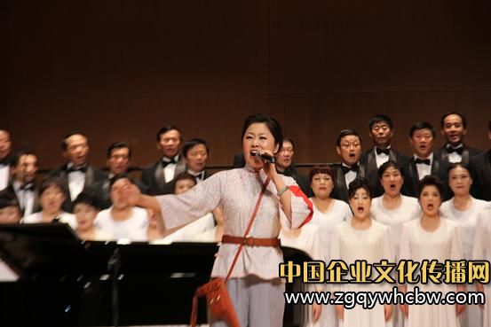 鄧玉華演繹《情深意長(zhǎng)》.JPG