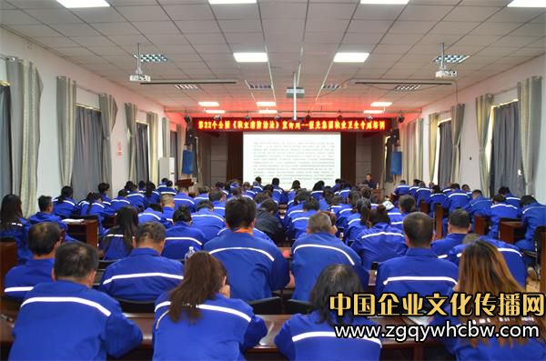 圖為銀光公司在開展<a href=http://www.jinsanqi.com.cn/ztb/2014-02-25/2249.html target=_blank class=infotextkey>專題</a>培訓(xùn).jpg