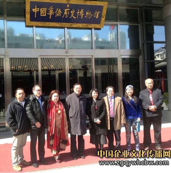 中國僑聯(lián)林軍主席與海外華人書法家協(xié)會代表團(tuán)一行合影.jpg